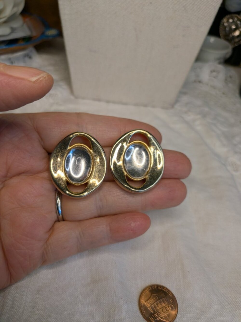 Vintage Gold‑Tone Clear Cabochon Stud Earrings – Mirror Dome Statement